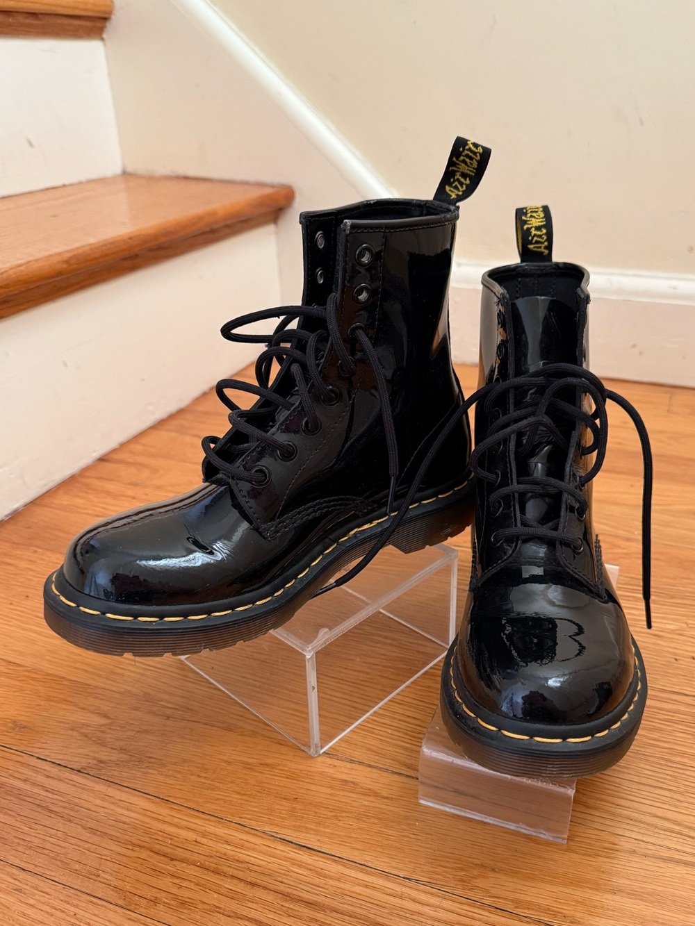 Dr. Martens patent lamper boots